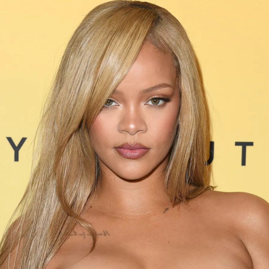 InfoBillieBR's tweet photo. 🚨 Billie Eilish comenta sobre uma colaboração com Rihanna: 

"Ela é literalmente minha ídola. Ela é a melhor de todos os tempos. Ela é a colaboração dos meus sonhos. Rihanna! Riri!? Eu literalmente farei qualquer coisa que você quisesse." https://t.co/1v7rjiFvvZ