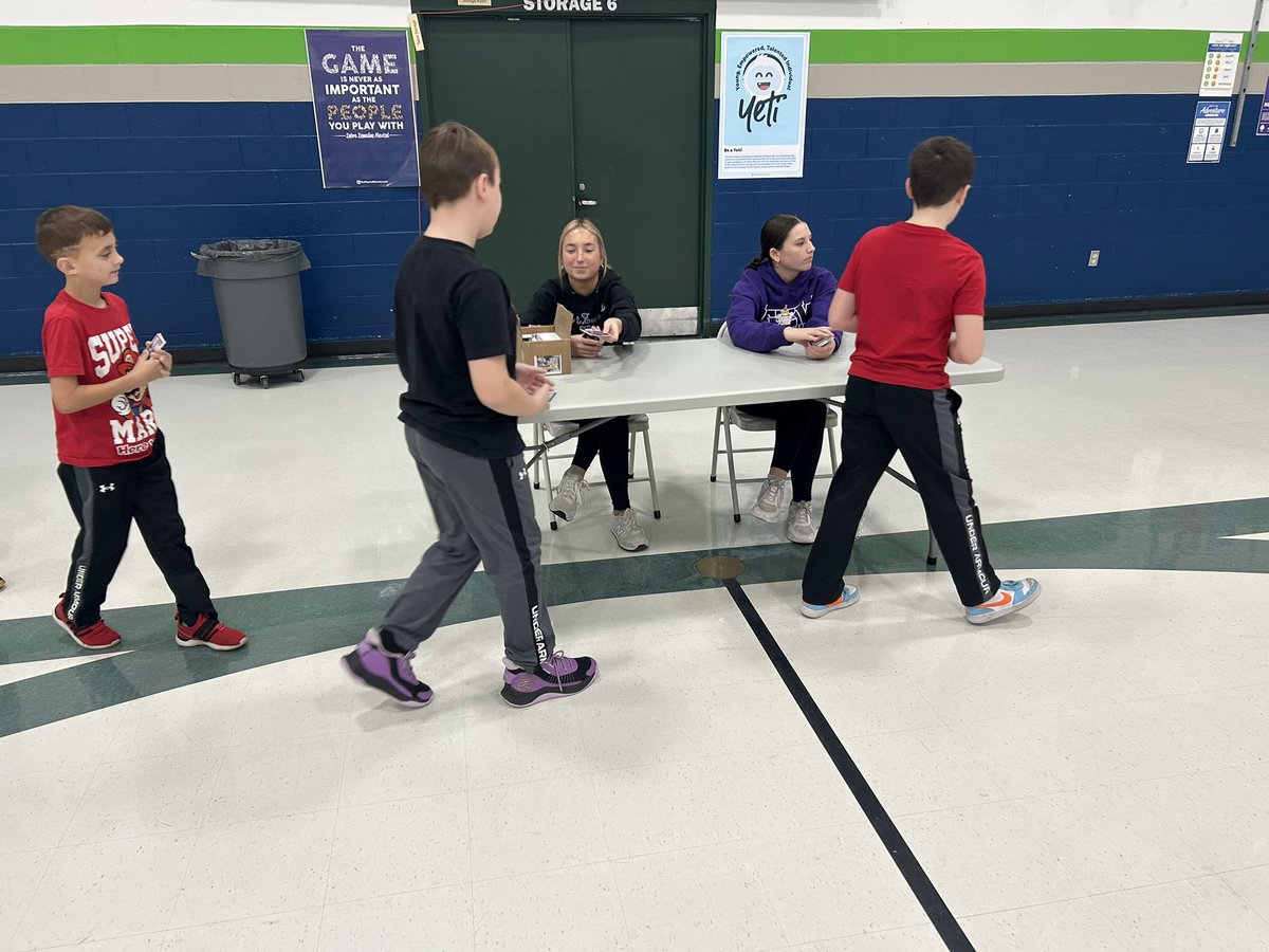 FZWMincher's tweet photo. Another great visit with our future Jaguars at Ostmann Elementary. @ZumOstmann @ZumwaltWest https://t.co/uKtNVLzEPM