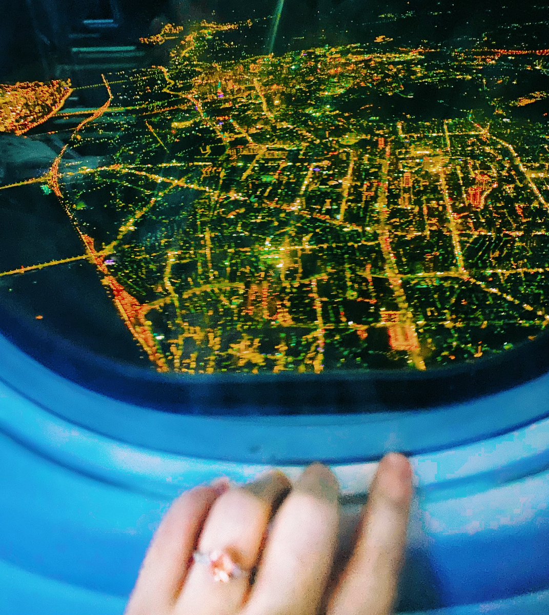 又升級了個階層
#感覺好像在炫 

沒有華麗詞藻、肉麻字句
沒有絢麗的場合、浮誇的排場
只有很貴的戒指💍

#沒錯我就是在炫 

人妻聽起來比較瑟欸