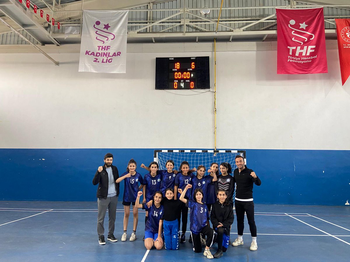 OrtaokuluAkif's tweet photo. İLÇE ŞAMPİYONU 
Okulumuzun Yıldız Kızlar Hentbol takımı ilçe şampiyonu oldu. İlde yapılacak müsabakalarda ilçemizi temsil edecek.
@sirnakmem73 
@idilKymkmlk 
@anilladgzl 
@idil_ilcemem 
@meh_sirarslan 
@RSehmusoglu https://t.co/kkBJ4qzoBf