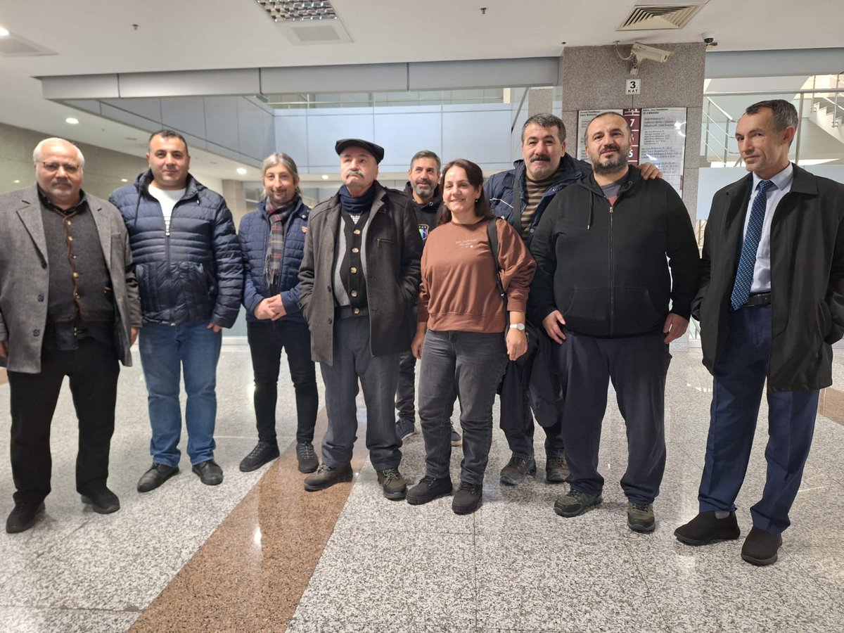 PsakdC23413's tweet photo. Direnmeyi Tarihimizde Öğrendik Direne Direne Kazanacağız. 
@AgiAlevi @alevibektasi_f @cantv_tv @ERCECUMA @gergerliogluof @HalkOkulu @PirHaberAjansi @psakadikoy @psakd1988 @PsakdGazi @ibr_karakaya https://t.co/yZjSch6Zgo