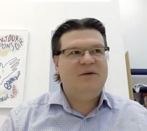 cafepedagogique's tweet photo. « La Digitale est une merveilleuse porte d’entrée pour engager la discussion sur le logiciel libre et ses valeurs, et ce avec tout type de public » : rencontre @patrickpicard avec Emmanuel Zimmert, professeur de FLE, créateur de communs https://t.co/19FxmFxHHZ https://t.co/H4LrOpkzXd