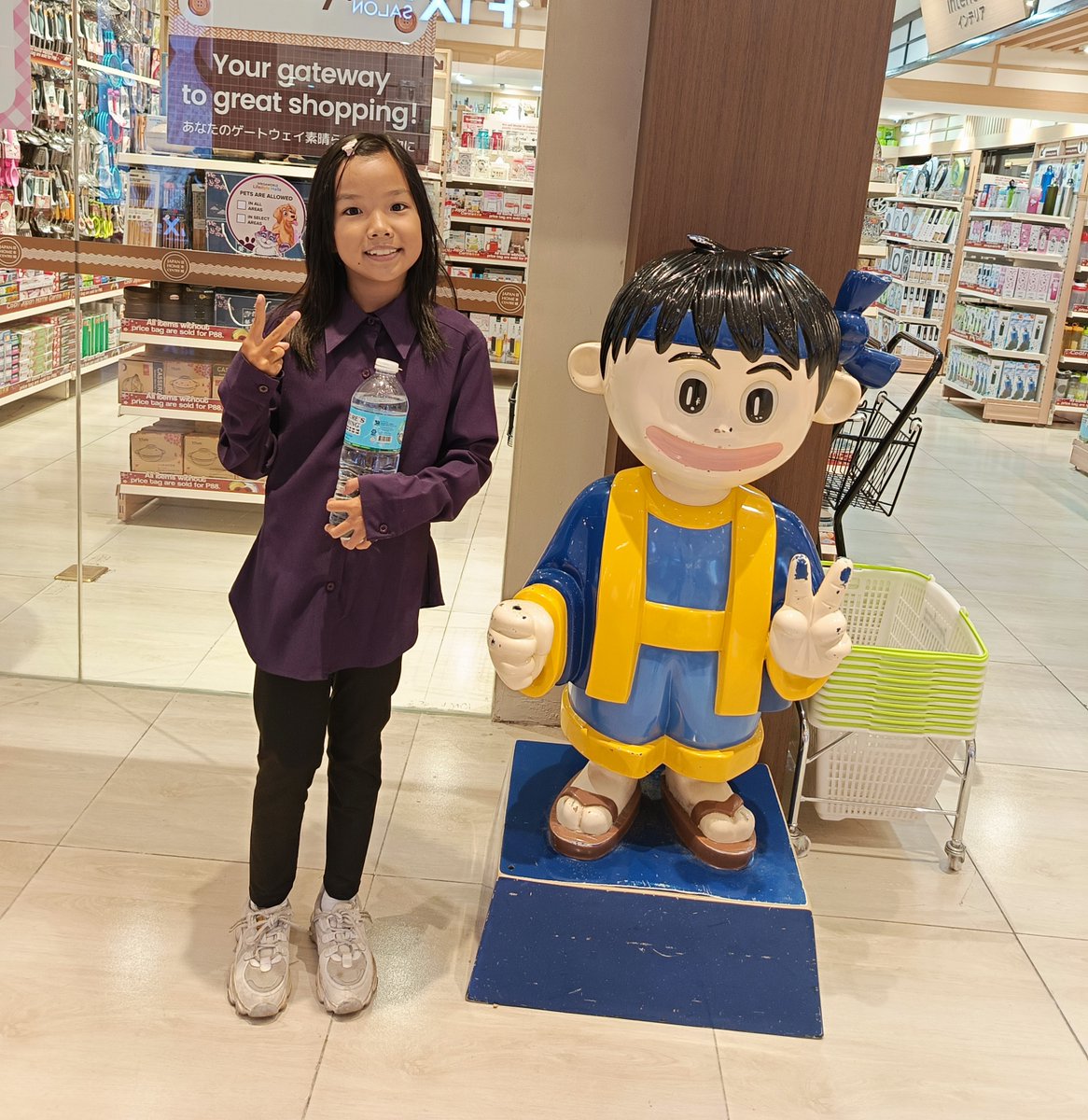 LivLevelUp's tweet photo. Love shopping at Japanese stores 🥰✌️ @followers #followersシ゚ #followerseveryone #livlevelup #youtuber #pcgaming #Roblox #gamergirl #japan #japanesestore https://t.co/TELxOIdtB7