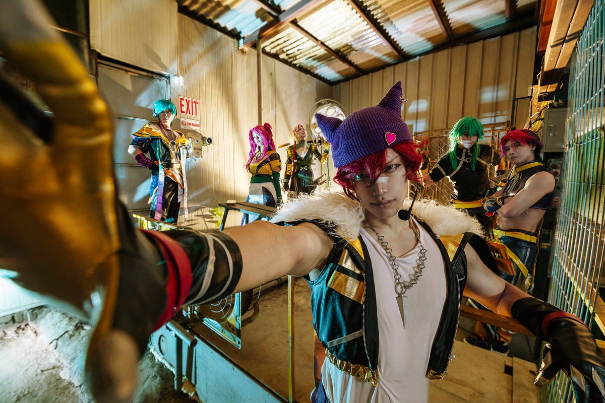 Hae_binl's tweet photo. #LeagueOfLegends  #Heartsteel 

Sett - @Rooh_Cos
Ezreal - @miniminicos_
Kayn - @BONG_cosplay
Aphelios - @Hae_binl
Yone - @NoStylishThor
Alune - @Yoonmin_cos
📷 - @bng_za_ https://t.co/vQXvF9AlBx