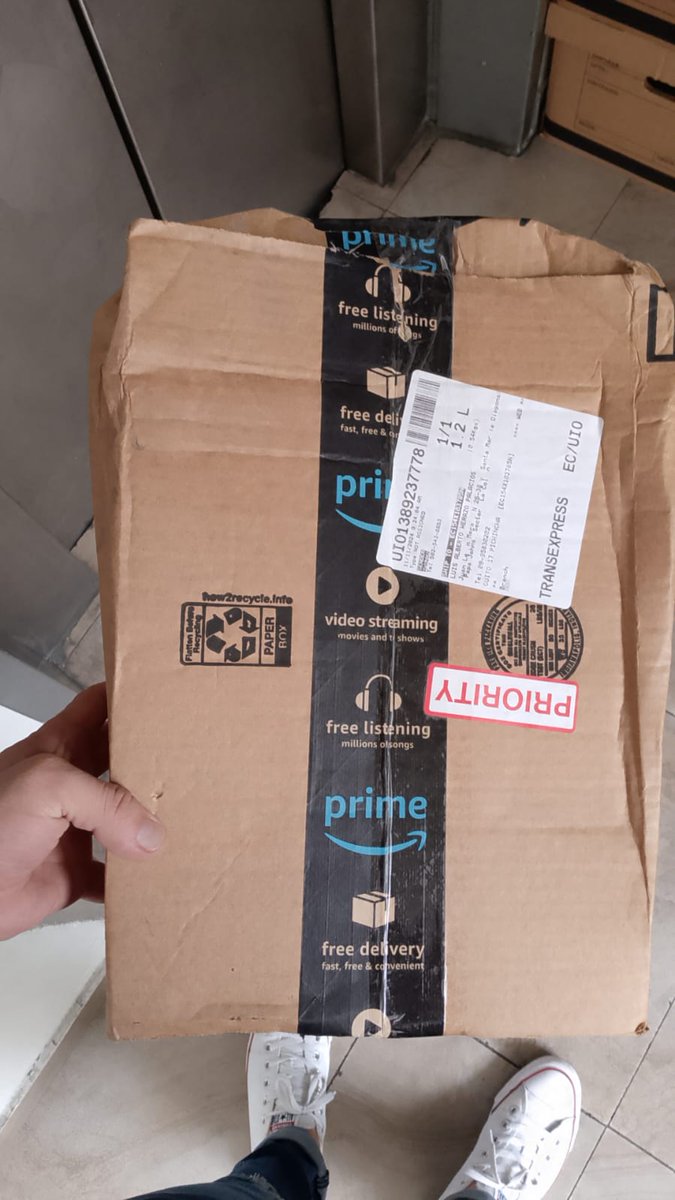 siulhera's tweet photo. @LaarBox que buen servicio el que dan llegan los productos aplastados, rotos y para dar explicaciones del tiempo que se demoran solo saben decir en la aduana se retrasa. https://t.co/ILQFOGjAtE