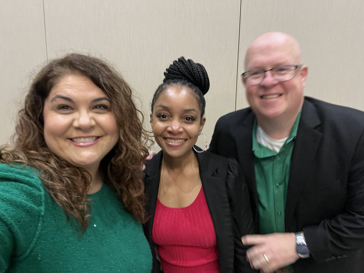 MatturroMEd's tweet photo. Little holiday Admin fun….#elfhunt #selfies 🎄🎁🧑🎄 https://t.co/mSBd3HY2K0
