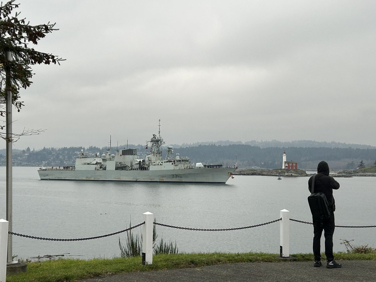 RCNintheUSN's tweet photo. After a long 6 month deployment, #hmcsvancouver is almost home. #BZ on completing your successful deployment to the IndoPacific. Your families are excited to welcome you personally. Almost here! #rcn #rcn_mrc #rcnavy https://t.co/khUR3boAId