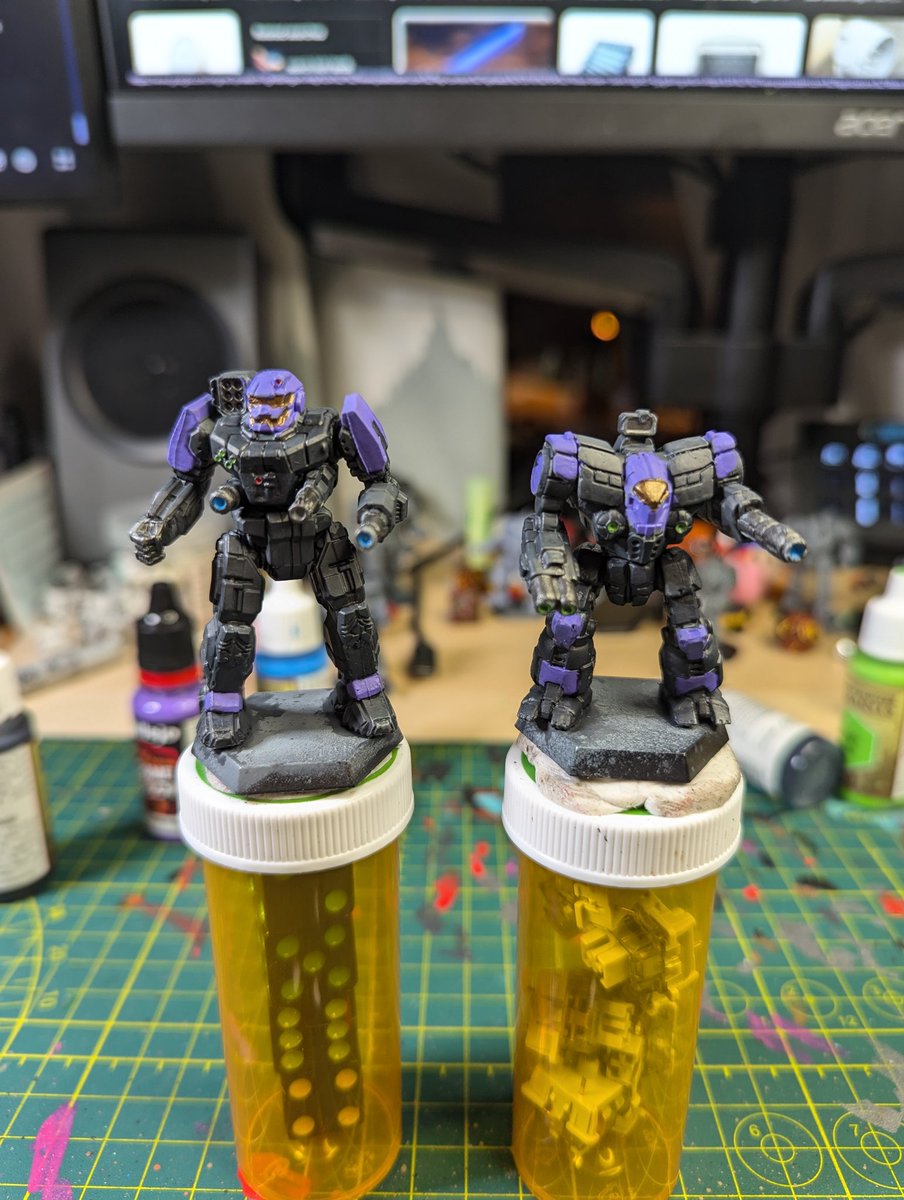 thatbeersguy's tweet photo. Painted these stompy bois last night #battletech #miniturepainting https://t.co/IHYkpNSkhG