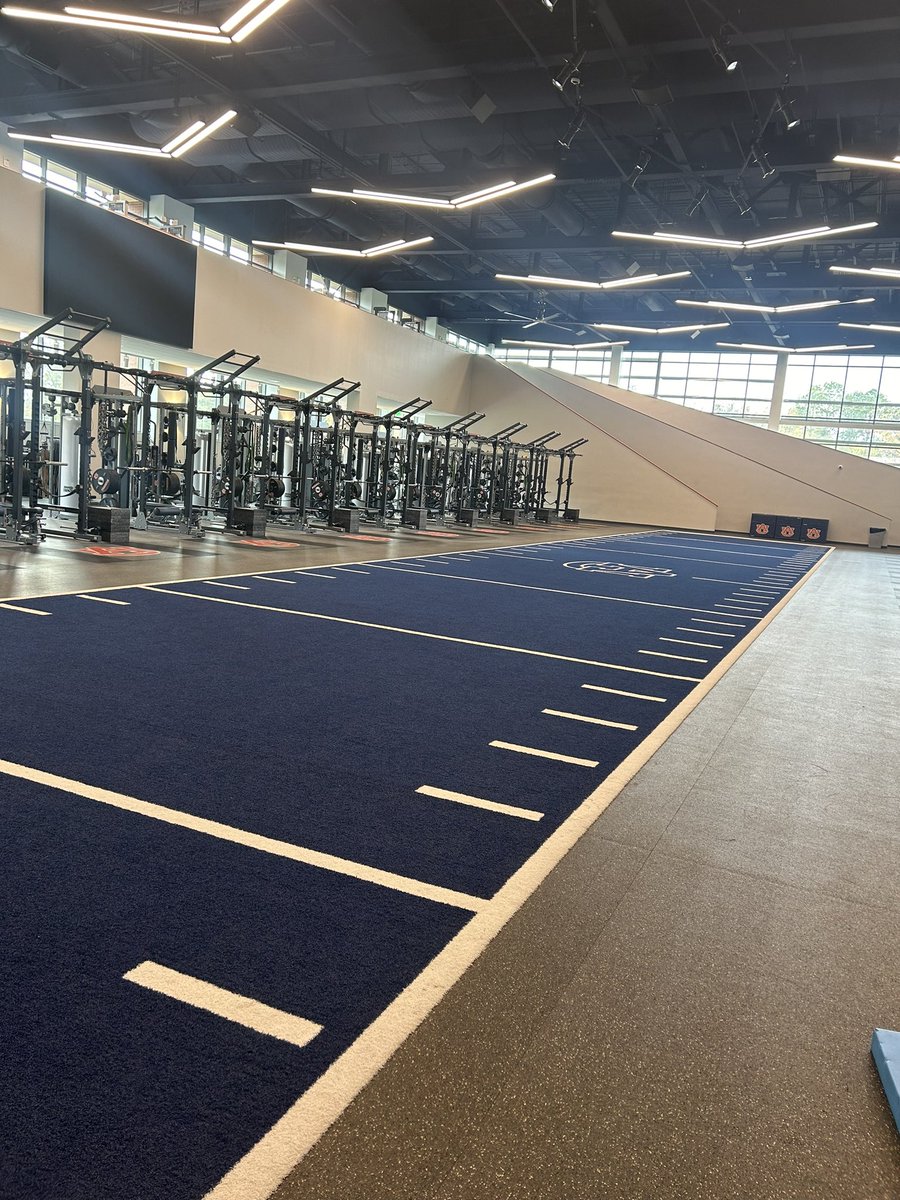 KGD54's tweet image. Thank you to @AuburnFootball and Dom Studzinski for hosting members of our unit today. First class facility and they were happy to help out our special forces!