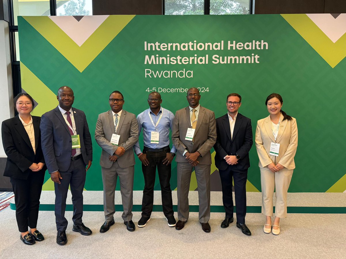 MeLSAT_tz's tweet photo. Rais wa MeLSAT Ndugu Yahya Mnung’a kwenye picha ya Pamoja na baadhi ya Viongozi waandamizi waliohudhuria Mkutano wa Kimataifa wa Mawaziri wa Afya Barani Afrika (International Health Ministerial Summit) uliomalizika leo Disemba 5, 2024 Kigali, Rwanda. https://t.co/BJqNuO6xNs