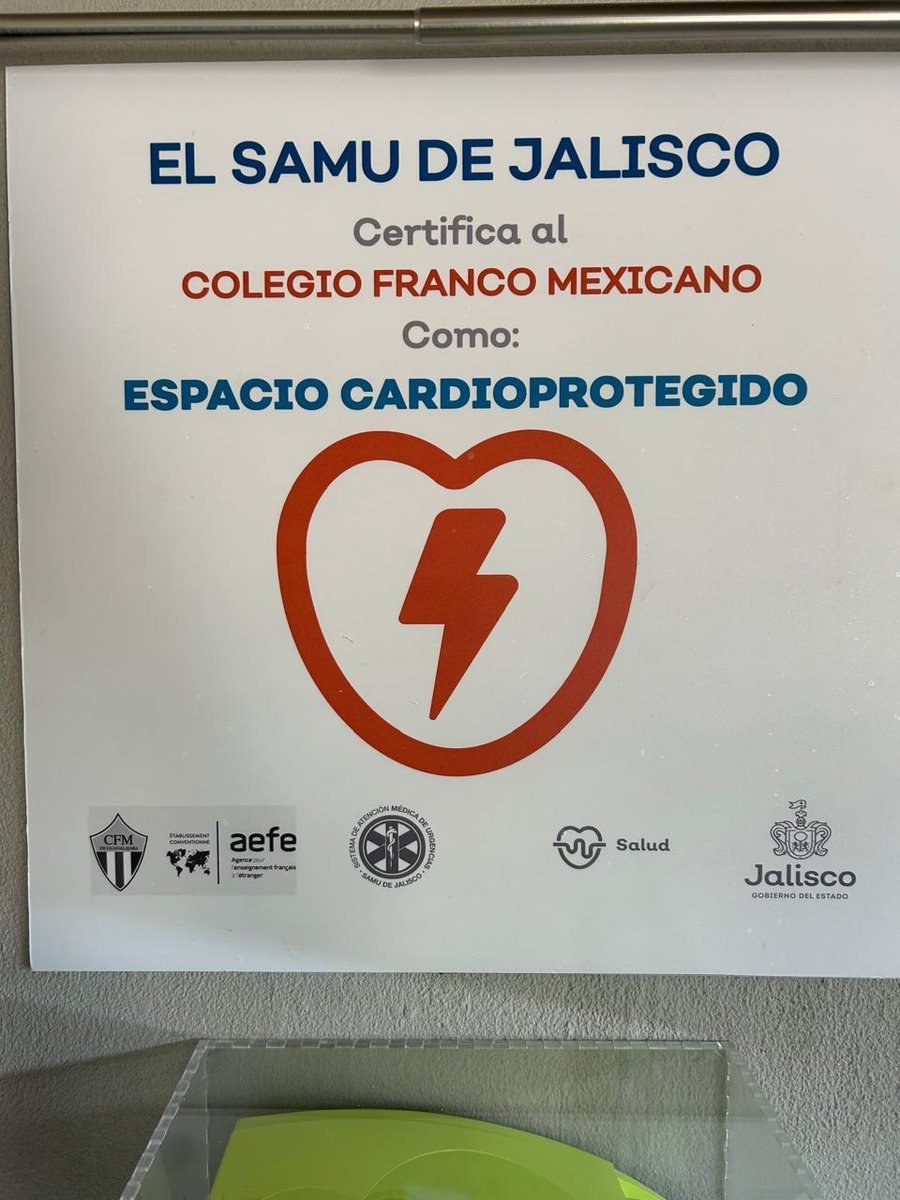 SAMUJalisco's tweet photo. La SSJ, a través de nuestro personal del @SAMUJalisco, los felicitamos por este importante logro.
Ellos serán el primer eslabón en la cadena de la vida. 2/2
@FranciaenMexico @samudeparis @Min_Sante
#samucontigo 🚑
#CursoRCP ♥️ https://t.co/87CxlbW5xa