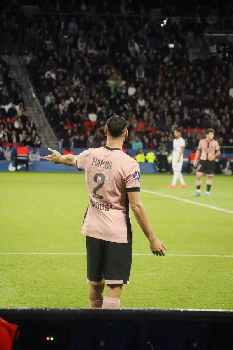 FefaJr's tweet photo. @PSG_inside v @staderennais https://t.co/z1o3LnE39H
