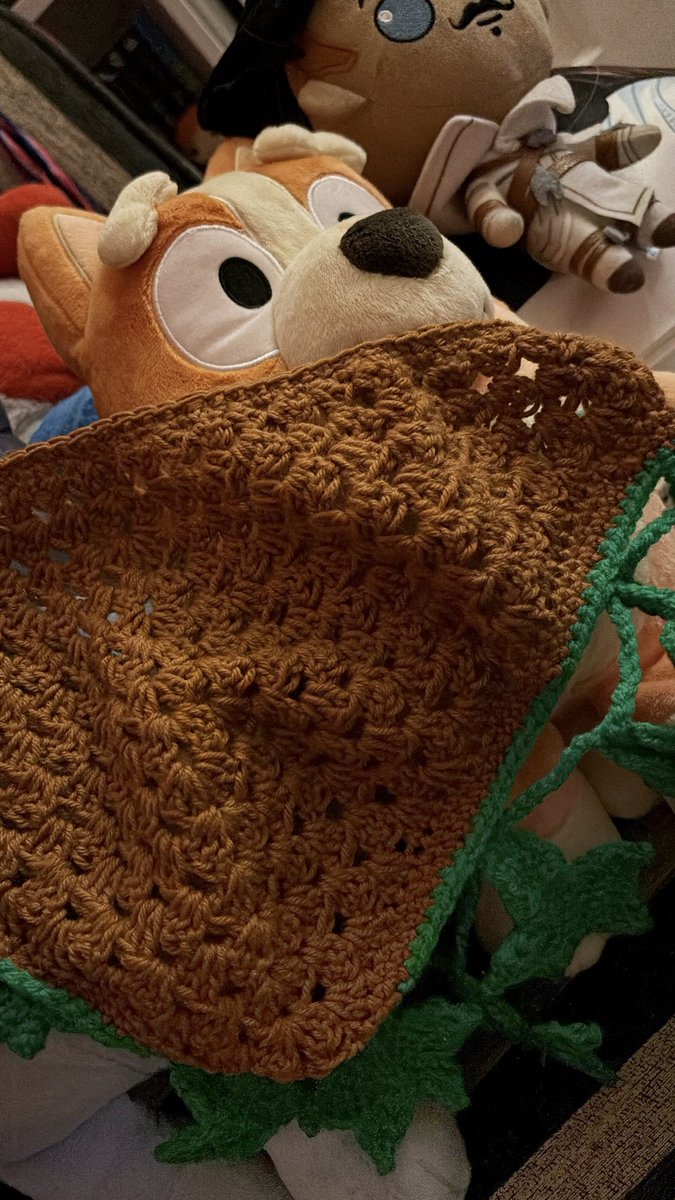 Alexa play Ivy by Taylor Swift 

My Halsin bandana from <a href="/DoodlyBex/">DoodlyBex®️🪐✨</a> arrived and as both a halsin and an evermore girlie (gender neutral) I’m soooo obsessed I know this is gonna be a lifesaver as I grow my hair out and it’s SO gorgeous I’m 🥹 also thank u bingo for modelling 🥰