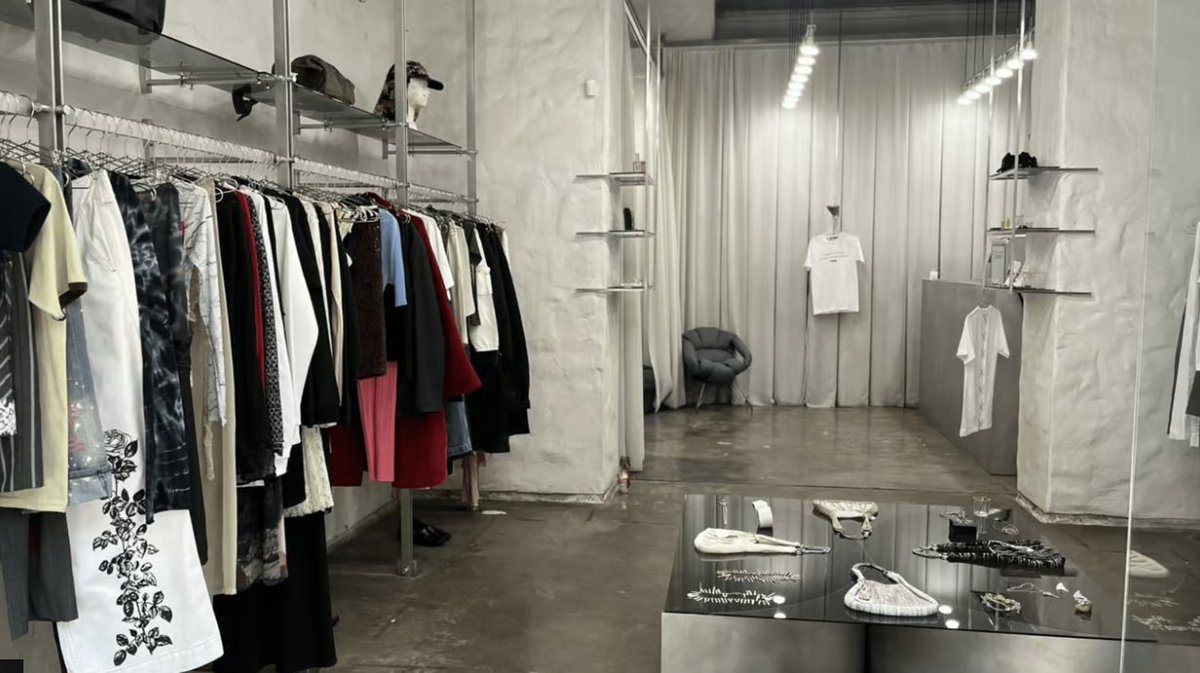 localmx_'s tweet image. #ModaLocal En VENA, cada prenda es una inversión más que un simple gasto. Se trata de elegir una falda, una blusa o unos shorts con la intención de que formen parte de nuestro guardarropa durante mucho tiempo. lc.cx/qJhCVa