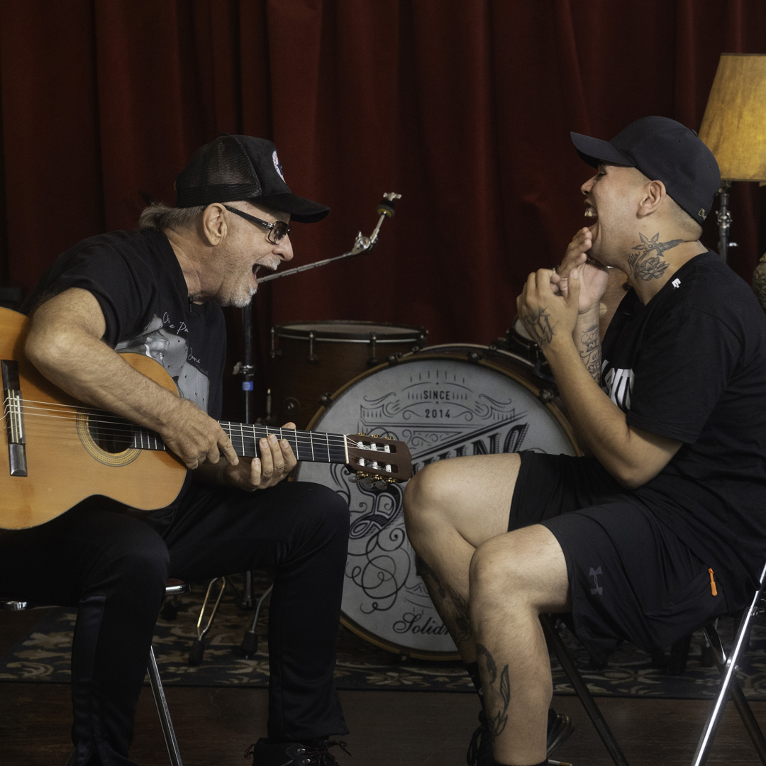 Músicos por músicos: mirá la conversación entre León Gieco y Rayo alias Big Buda en la que repasan el origen de sus carreras, un encuentro con Bob Dylan, el significado de los autógrafos, la cultura hip-hop y la genialidad de Charly García.
youtu.be/PDDeL0uWNlk?si…