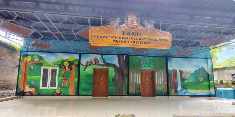 DreyDiscoveries's tweet photo. Tale begins with an abandoned tribal school, Turned to an environmental education centre, with the support of the State Planning Commission - TANII Innovation cum Incubation centre &amp; AIWC, Vandalur.  The students are taken for nature education mainly The Grizzled giant Squirrel. https://t.co/zUzb1nGGol