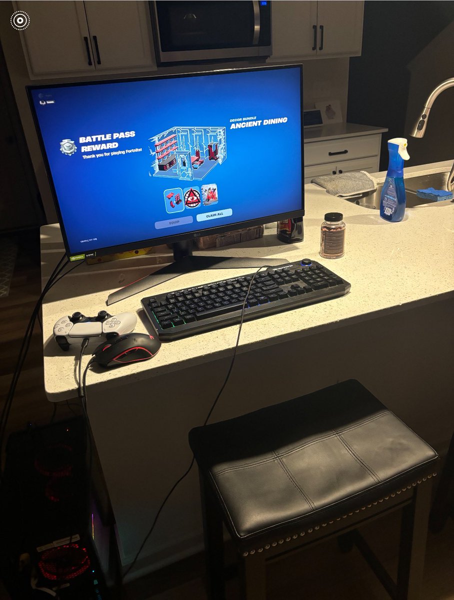 dopey259's tweet photo. My trio setup for fncs is this tuff chat https://t.co/GgErrjxycd