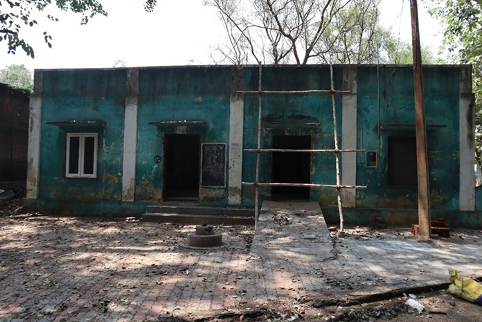 DreyDiscoveries's tweet photo. Tale begins with an abandoned tribal school, Turned to an environmental education centre, with the support of the State Planning Commission - TANII Innovation cum Incubation centre &amp; AIWC, Vandalur.  The students are taken for nature education mainly The Grizzled giant Squirrel. https://t.co/zUzb1nGGol