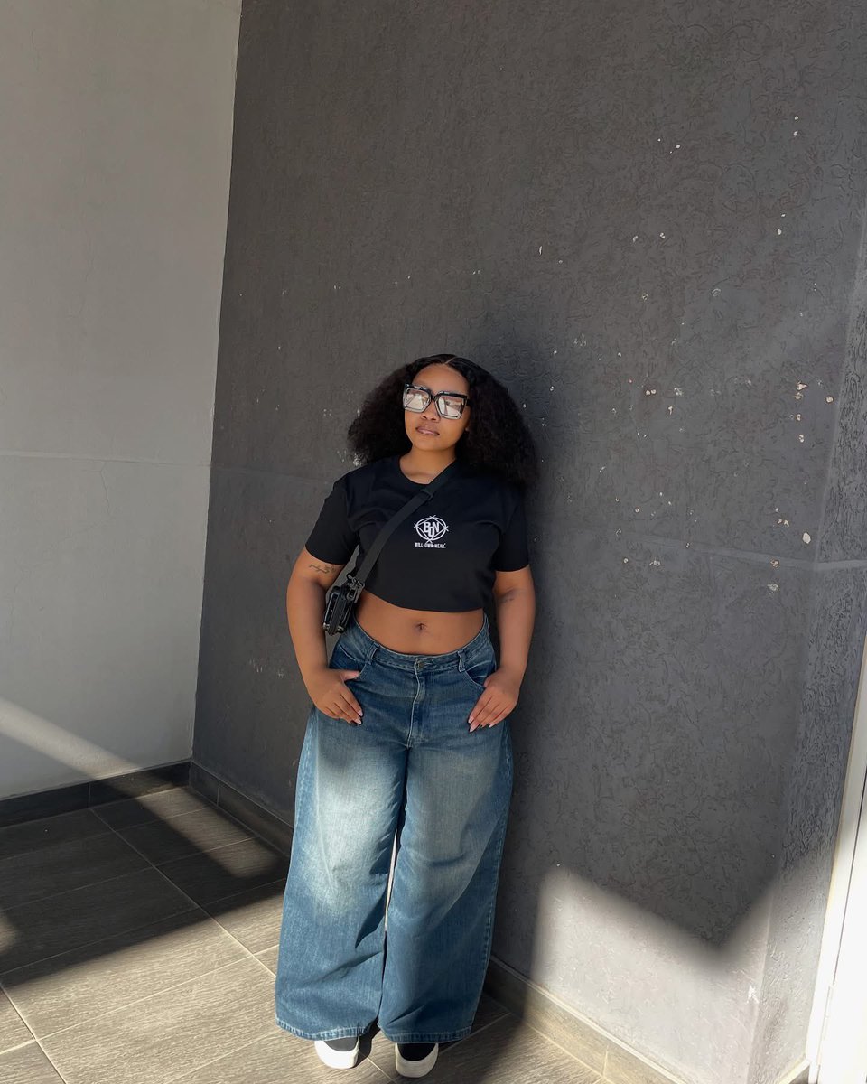 BillionaireOrig's tweet photo. Keeping it cool and cropped🕶️🖤

Brand: @BillionaireOrig 
Model: @_refiloe_manoto
Creative team: @realpeeshady &amp; @hydro.drip 
📸: @hydro.drip &amp; @realpeeshady https://t.co/9KAEtlFjwD