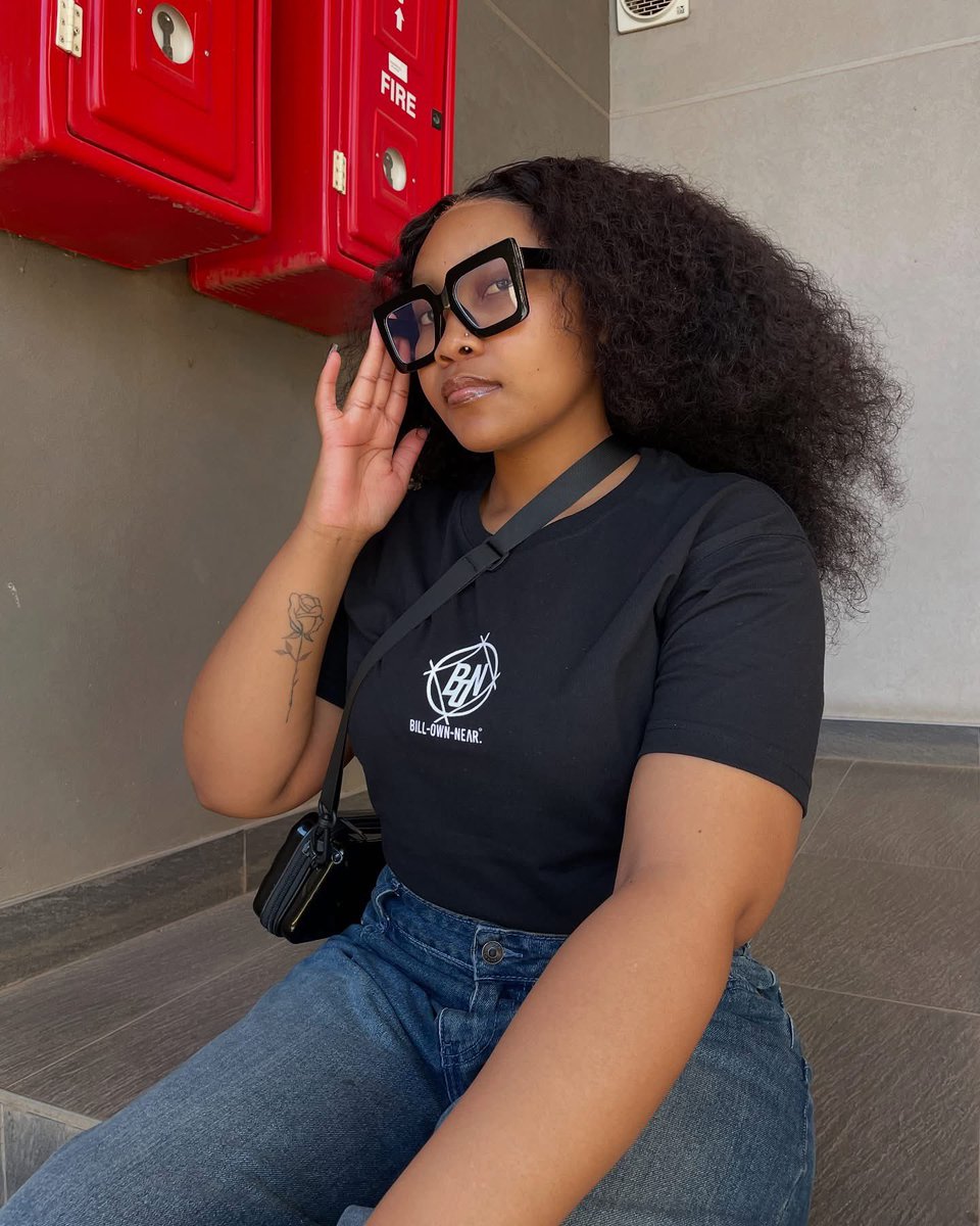 BillionaireOrig's tweet photo. Keeping it cool and cropped🕶️🖤

Brand: @BillionaireOrig 
Model: @_refiloe_manoto
Creative team: @realpeeshady &amp; @hydro.drip 
📸: @hydro.drip &amp; @realpeeshady https://t.co/9KAEtlFjwD