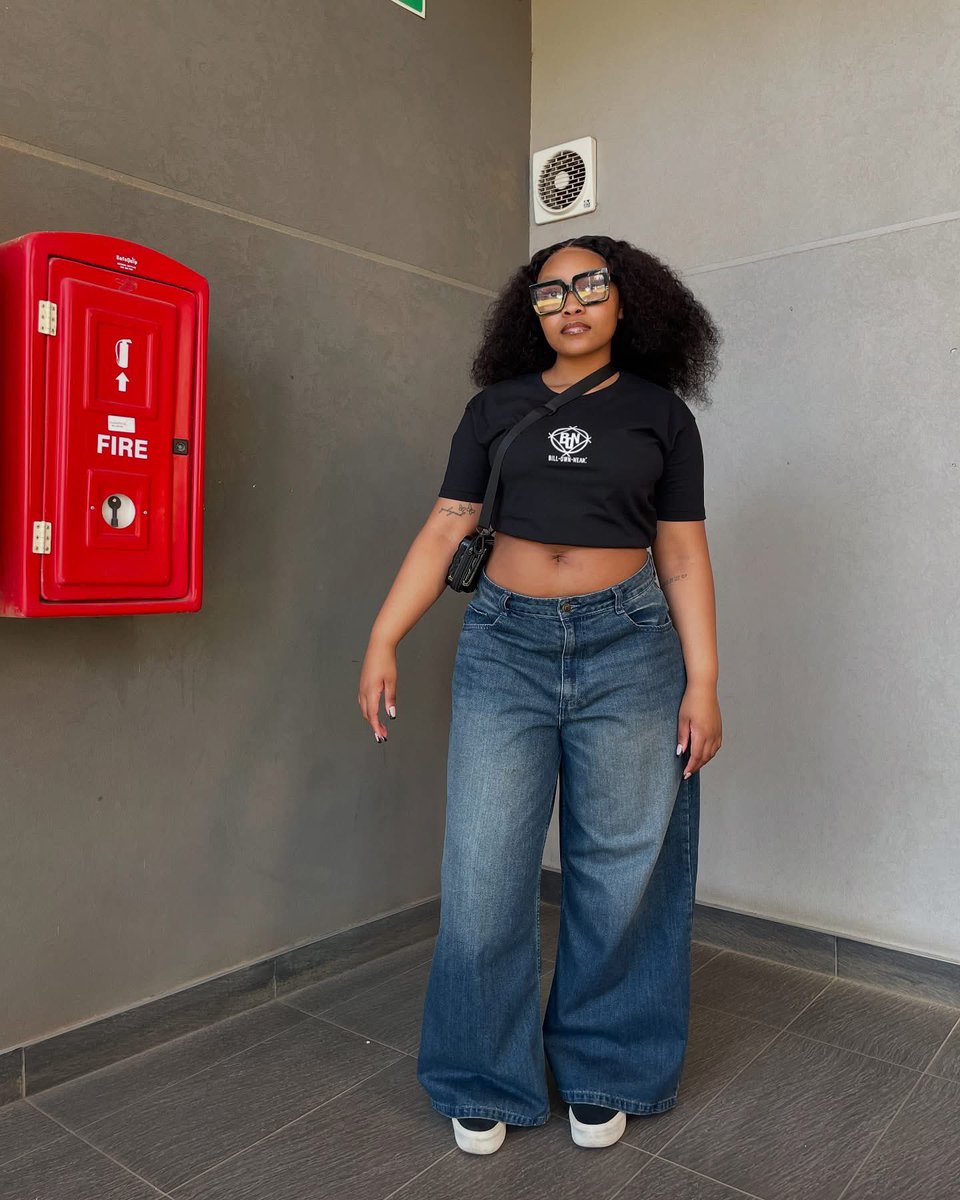 BillionaireOrig's tweet photo. Keeping it cool and cropped🕶️🖤

Brand: @BillionaireOrig 
Model: @_refiloe_manoto
Creative team: @realpeeshady &amp; @hydro.drip 
📸: @hydro.drip &amp; @realpeeshady https://t.co/9KAEtlFjwD