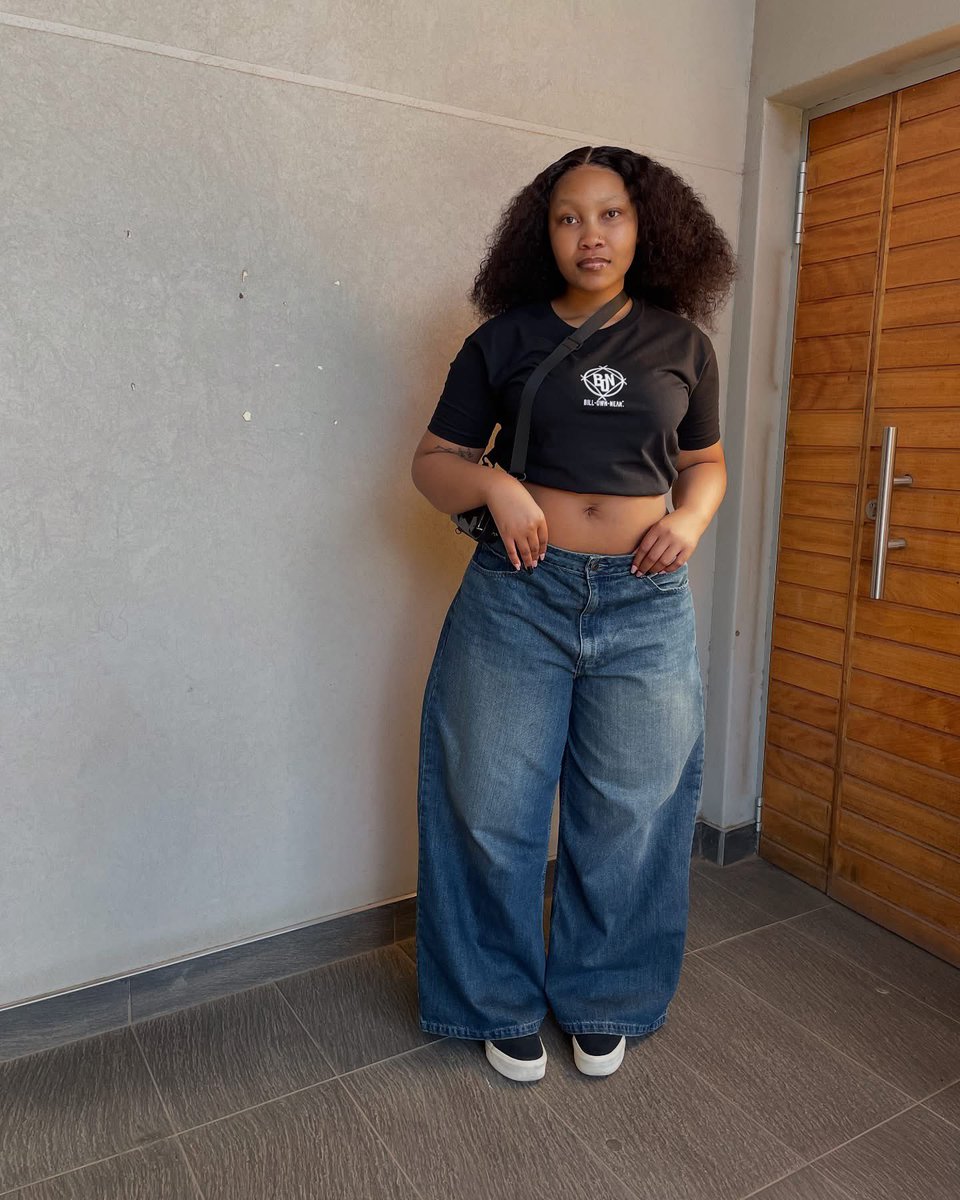 BillionaireOrig's tweet photo. Keeping it cool and cropped🕶️🖤

Brand: @BillionaireOrig 
Model: @_refiloe_manoto
Creative team: @realpeeshady &amp; @hydro.drip 
📸: @hydro.drip &amp; @realpeeshady https://t.co/9KAEtlFjwD