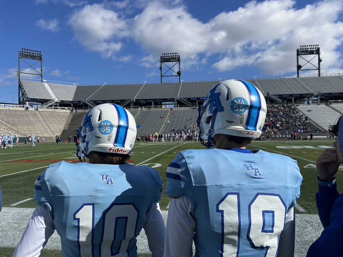ChristinaChamb's tweet photo. For #MartinAndre 🙏🏼
Houston Academy has dedicated this 3A state championship game to their teammate & friend, Sophomore LB Martin Andre, who suffered a severe head injury last week in the semis. He’s watching the game from the hospital today.
@AHSAAUpdates @AHSAA_football https://t.co/tovkj87WMj
