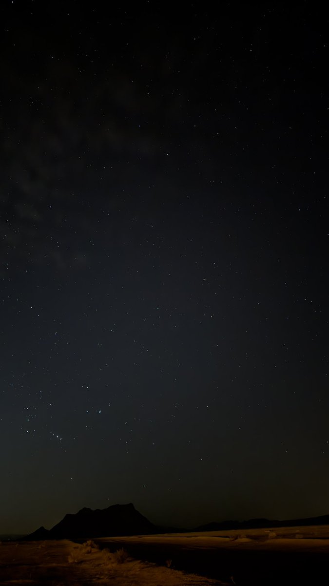 NeptuneN0's tweet photo. sitting alone under starry sky 🌌 https://t.co/Zg6bEYUMc8