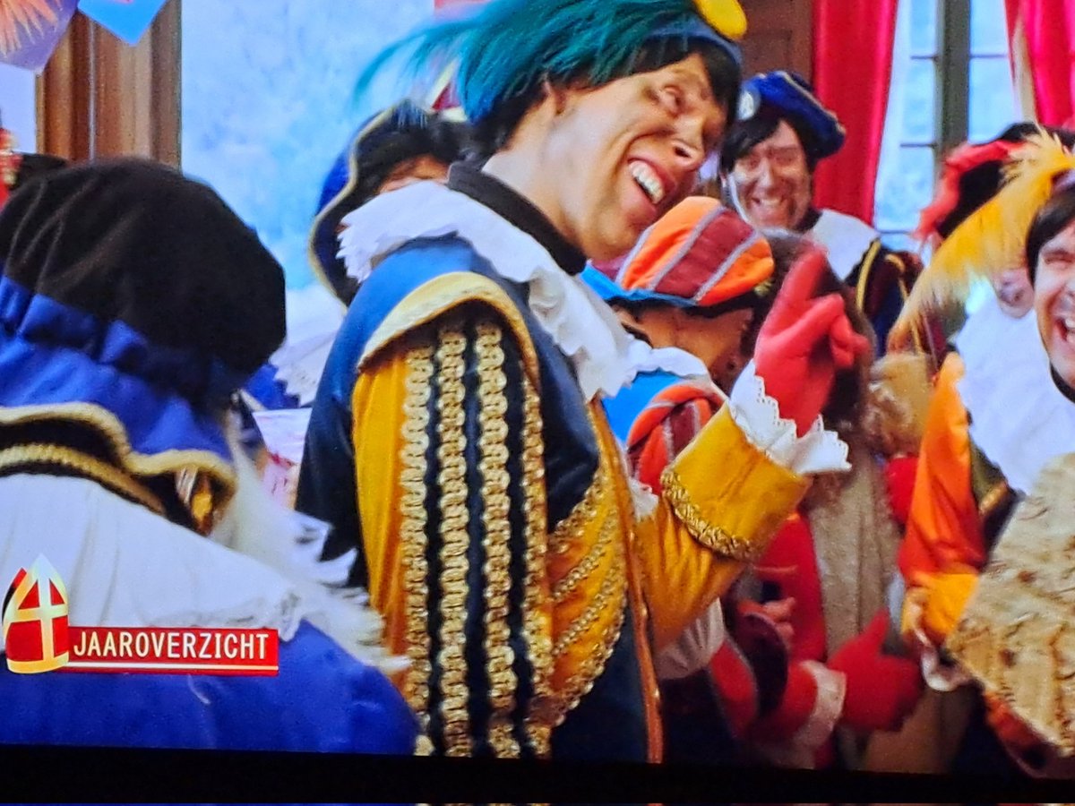 JoekieC's tweet photo. Weinig inclusief die #pieten bij het #sinterklaasjournaal #Sinterklaasfeest #sinterklaasavond https://t.co/BtVnf6fjjl