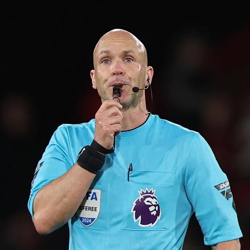 Footballtweet's tweet photo. 🚨 𝗕𝗥𝗘𝗔𝗞𝗜𝗡𝗚: Referees will award a corner to the opposition if a goalkeeper holds on to the ball for too long, under a new system being considered by football’s lawmakers.

✍️ @martynziegler https://t.co/dC84v2QKUx