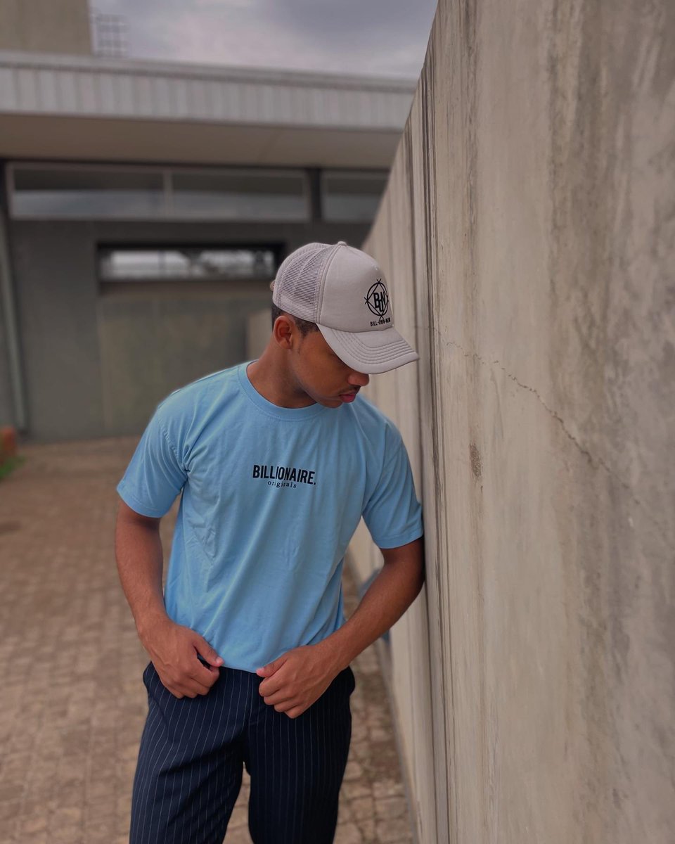 BillionaireOrig's tweet photo. Do you have your @billionaire_originals_clothing tee yet?🩵

Brand: @BillionaireOrig 
Model: @jevenon 
Creative team: @realpeeshady &amp; @Hydro__drip 
📸: @Hydro__drip https://t.co/eWVJyu0iMp