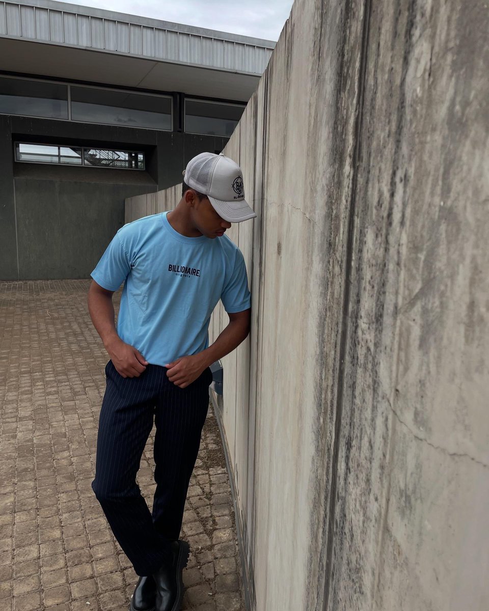 BillionaireOrig's tweet photo. Do you have your @billionaire_originals_clothing tee yet?🩵

Brand: @BillionaireOrig 
Model: @jevenon 
Creative team: @realpeeshady &amp; @Hydro__drip 
📸: @Hydro__drip https://t.co/eWVJyu0iMp