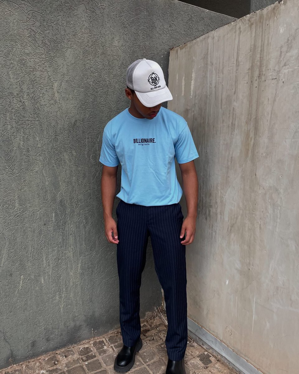 BillionaireOrig's tweet photo. Do you have your @billionaire_originals_clothing tee yet?🩵

Brand: @BillionaireOrig 
Model: @jevenon 
Creative team: @realpeeshady &amp; @Hydro__drip 
📸: @Hydro__drip https://t.co/eWVJyu0iMp