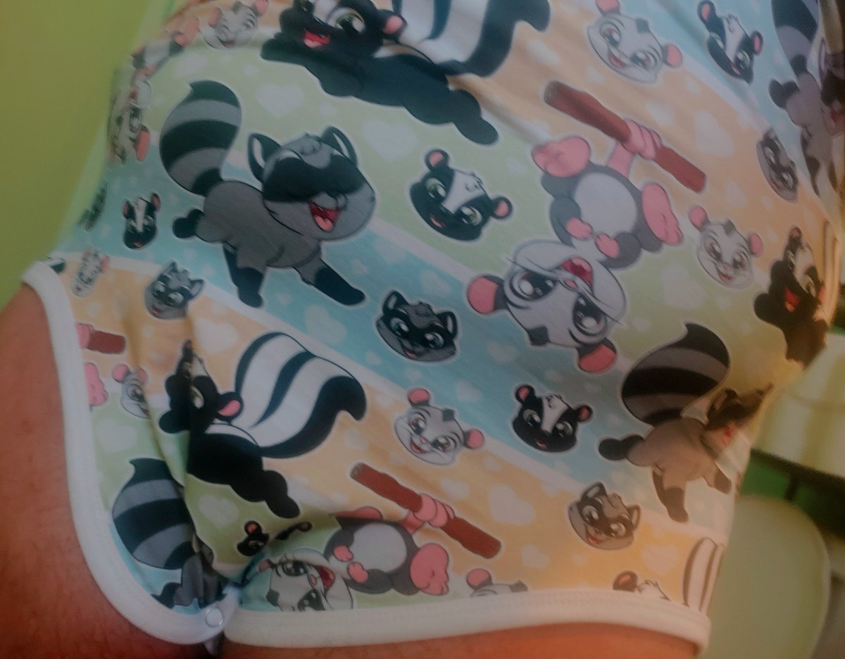 Splatted_Pamps's tweet photo. tried my new onesie today and... i love the raccoons 🥺 https://t.co/2j11utACDH