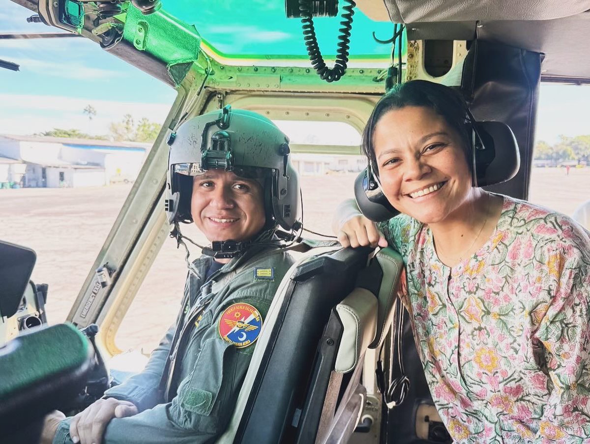 NataliaBayona's tweet photo. ."Día para hacer lo que adoro hacer: compartir conocimiento con los jóvenes en los pueblos más vulnerables. 

El #turismo es sin duda, el sector que fortalece la cohesión social.
Hoy, graduamos a +40 jóvenes en hostelería y gastronomía para que empiecen una vida laboral formal" https://t.co/4q789rvtDK