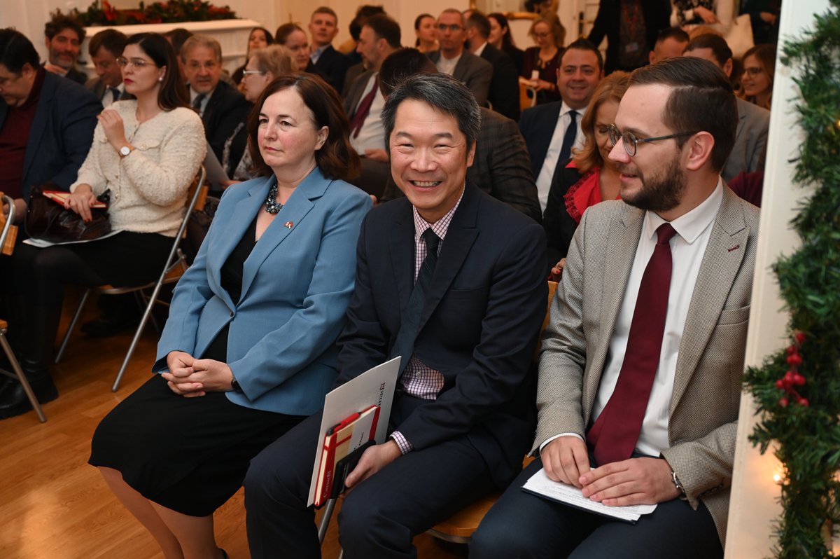 JMiliic's tweet photo. Danas je veliki dan u odnosima između #SRB i #CA U Ambasadi Kanade u Srbiji, organizovano je potpisivanje Memoranduma o saradnji između četiri Naučno - tehnološka parka iz Srbije i #ventureLAB iz Kanade. #nitra #science #innovation @ventureLABca @CanadaSerbia @SRBinCanada1 https://t.co/GupJGq0i2R