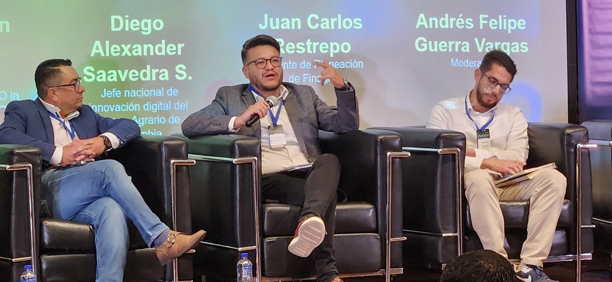 UPRAColombia's tweet photo. #AEstaHora| En el marco del segundo día de #AgroTIC 2024, tiene lugar el panel: 🤖🌽"Inteligencia Artificial en el Agro; estrategias de financiamiento e inversión para su implementación"💱✔️.
👉🏼Invitados:
✅️ Víctor Galindo (Director de Capital y Capacidades Tecnológicas).
✅️Diego Saavedra (Jefe nacional de innovación digital del @BancoAgrario.
✅️Juan Carlos Restrepo (Gerente de planeación de @Finagro)
🗣Modera: Andrés Felipe Vargas de @Ministerio_TIC