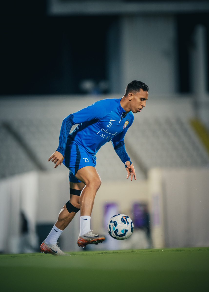 alainfcae's tweet photo. التدريبات مستمرة استعدادًا لبني ياس 📸

#تدريبات_الزعيم | #ALAINTraining https://t.co/BNN9xT0V4L
