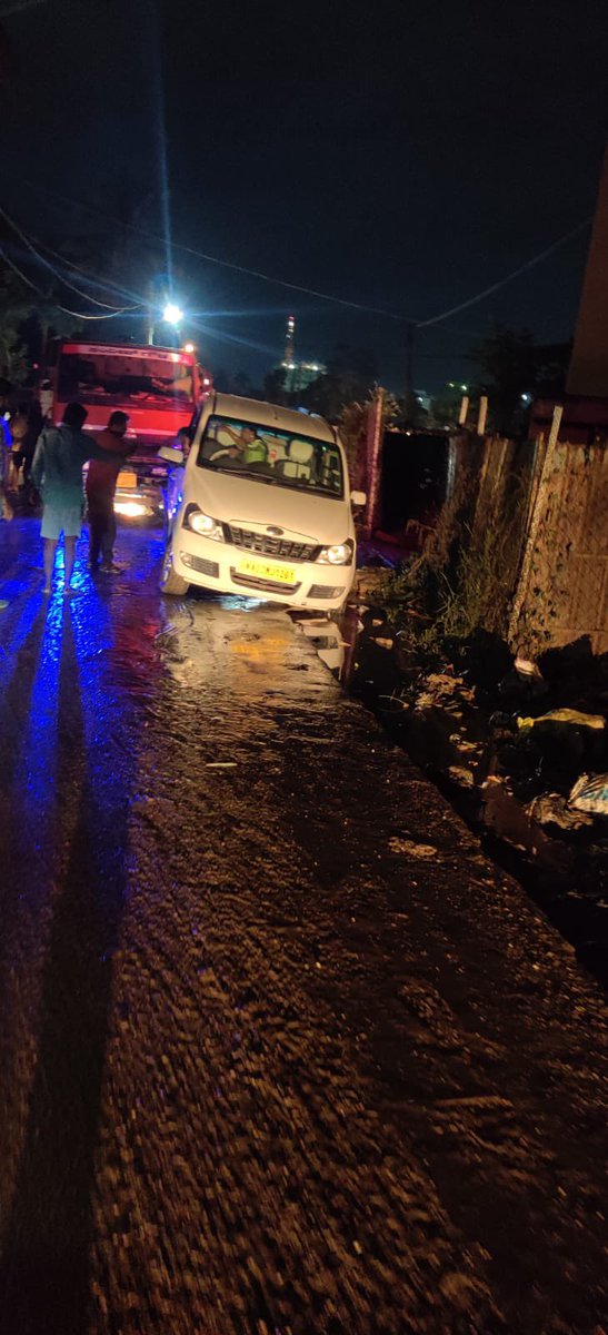 BalagereConnect's tweet image. No proper road , No street lights resulting experience of hell to commuters on Panantur Balagere stretch through #PananthurRUB #scross #IThub #ORR #BrandBengaluru is just for publicity @0RRCA @osd_cmkarnataka @WFRising Any administration or government cannot be this negligent.