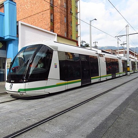 noiruomo's tweet photo. ¿Se imaginan una ciudad de Barranquilla conectada por transporte publico de calidad?

Me tomé el tiempo de diseñar una red de transporte publico interconectado para la ciudad de Barranquilla y alrededores que incluye metro, tranvía y trenes de cercanía.

ABRO HILO.🧵 https://t.co/Trlo0Hau6H