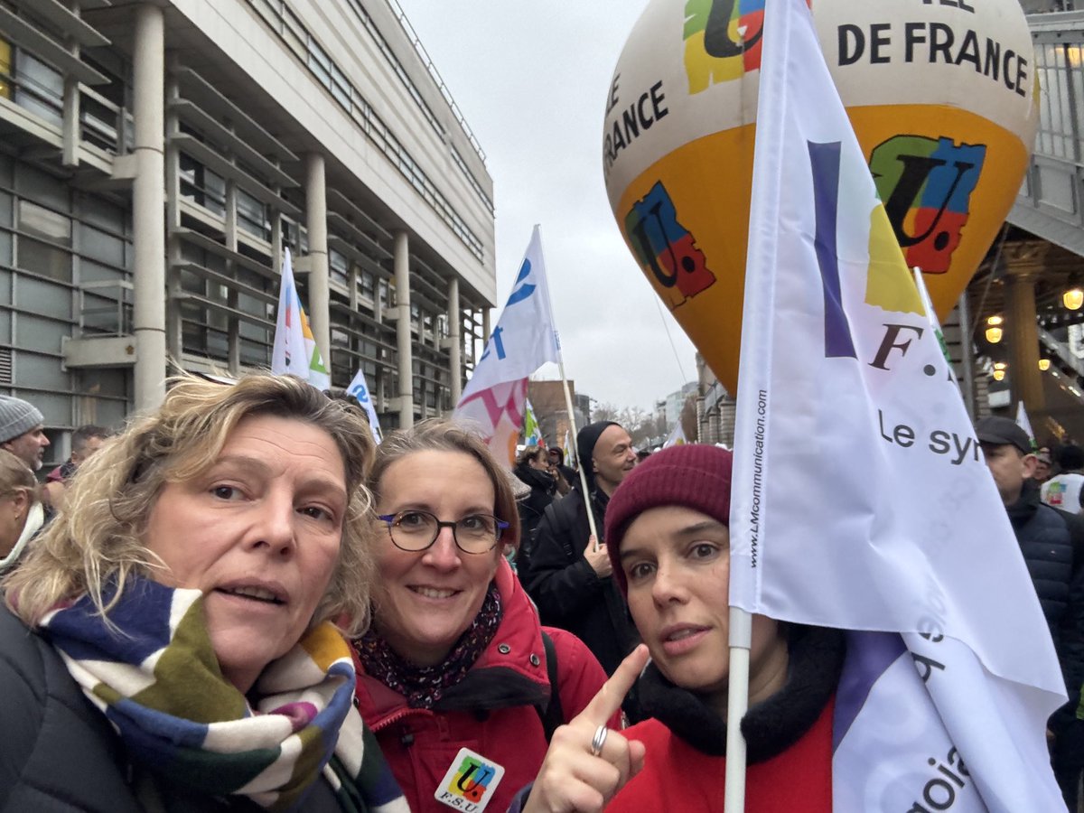 GerardinSigrid's tweet photo. Une manifestation déterminée et réussie ✊pour nos services publics ! On se battra contre tous celui qui veulent les démanteler ✊ et tous ceux qui veulent détruire nos droits 👊 c est juste une question de justice et d égalité ! https://t.co/E7KnwjN5yP