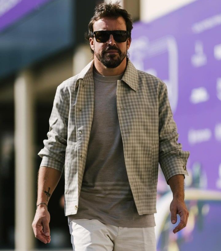 ruben_plaza98's tweet photo. Fernando Alonso hoy en Yas Marina, preparado para el último GP de 2024, A POR TODAS FER.

@alo_oficial

#FernandoAlonso #AstonMartin #F1 #AbuDhabiGP #AbuDabiDAZNF1 🇦🇪 https://t.co/gU2bR887P0