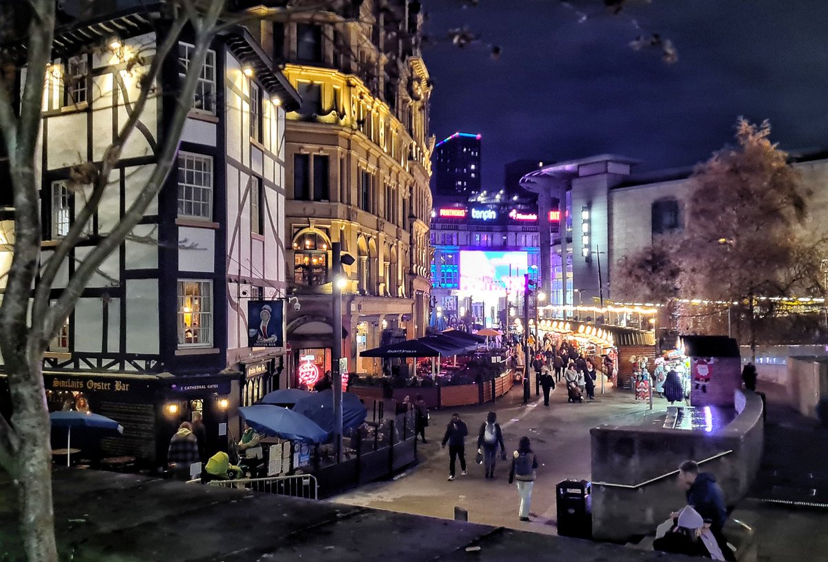 Manchester's starting to look festive
#christmasmarkets  #citycentre #galaxys20