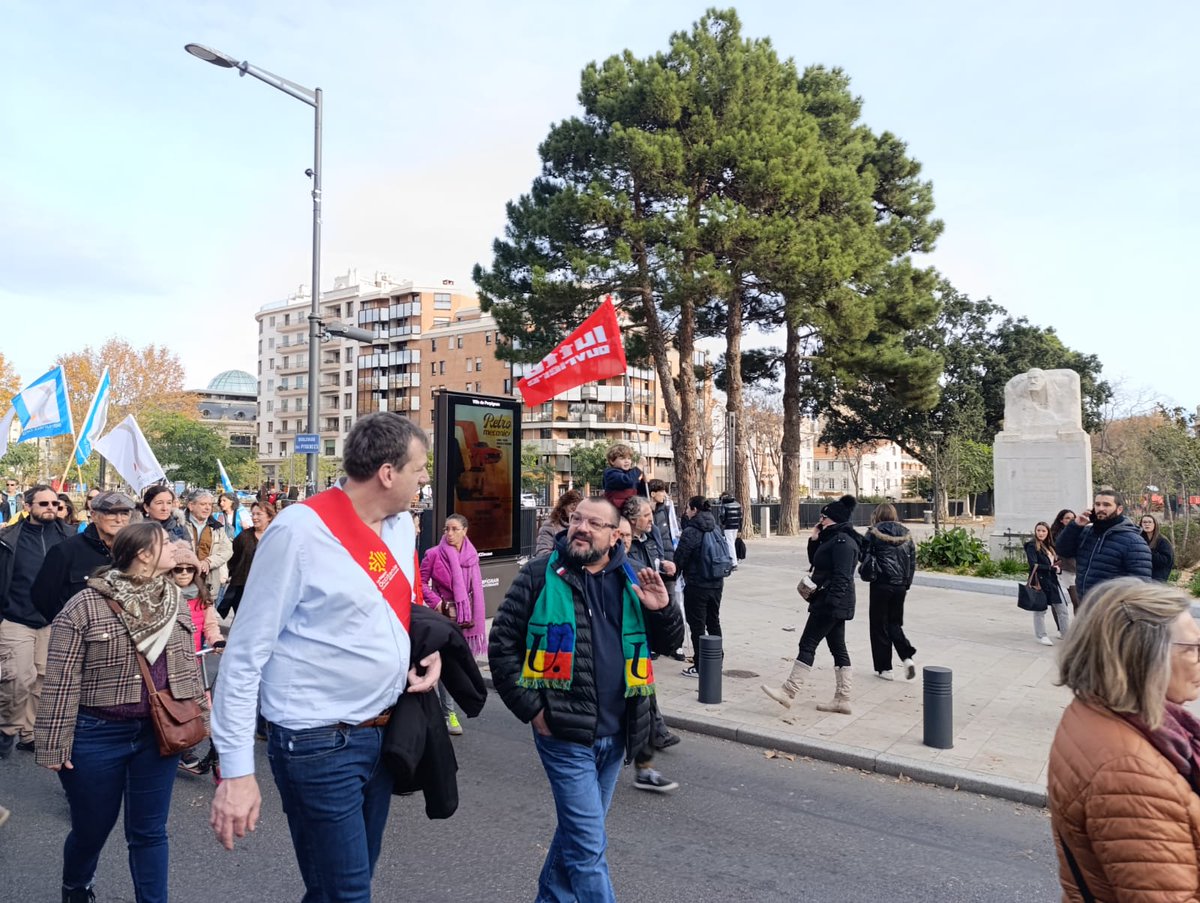 baraille66's tweet photo. Ce matin, à #perpignan  avec les militants de la Fédération Catalane du Parti Socialiste nous étions beaucoup de manifestants aux côtés des organisations syndicales pour défendre nos services publics. https://t.co/IyUajFvYsQ