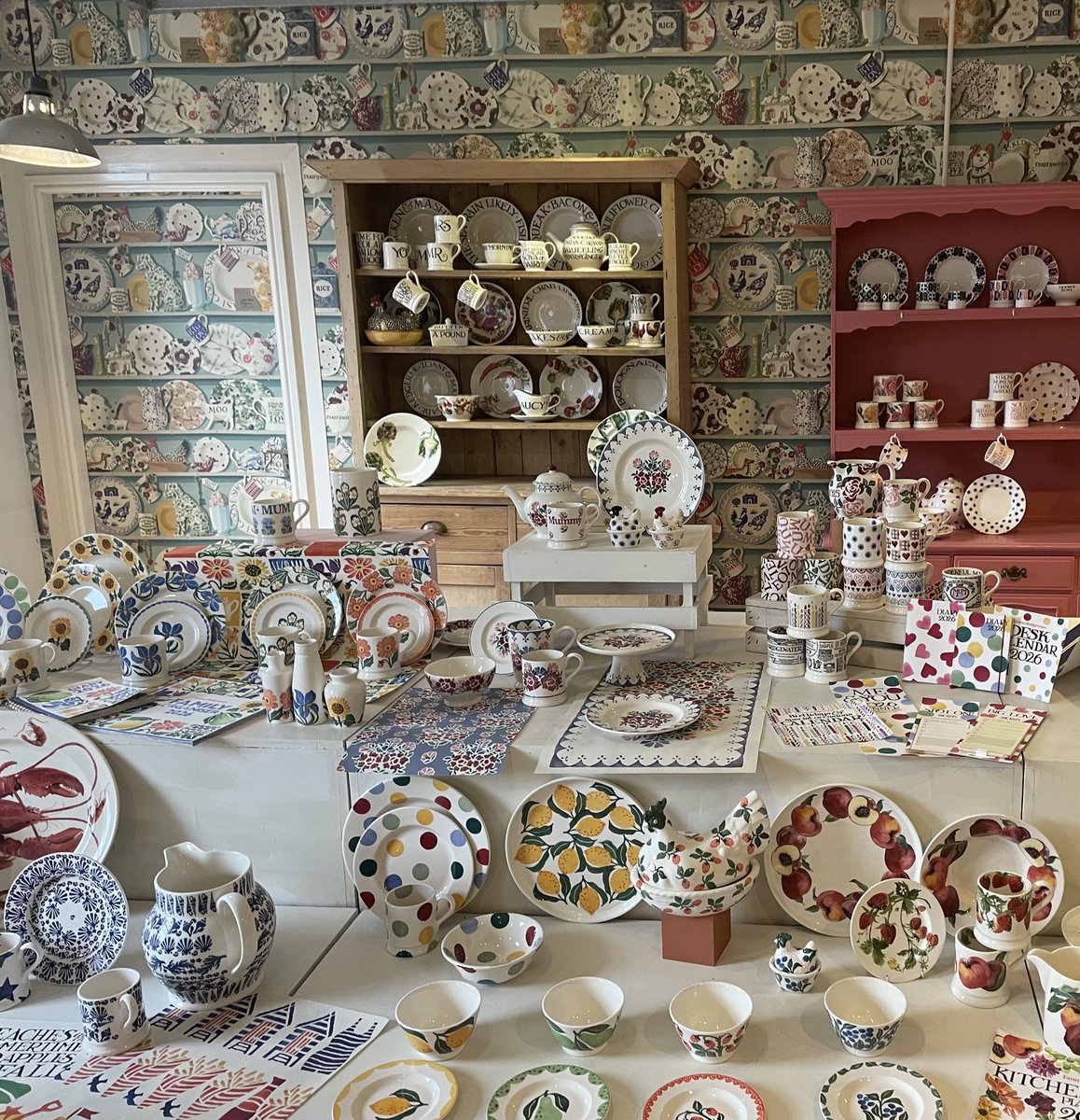 PaulWilliams207's tweet photo. #AllMadeHere in Stoke-on-Trent, the spiritual home of British ceramics, now designated a World Craft City.

#CeramicsTourism https://t.co/bDnBRzPc09