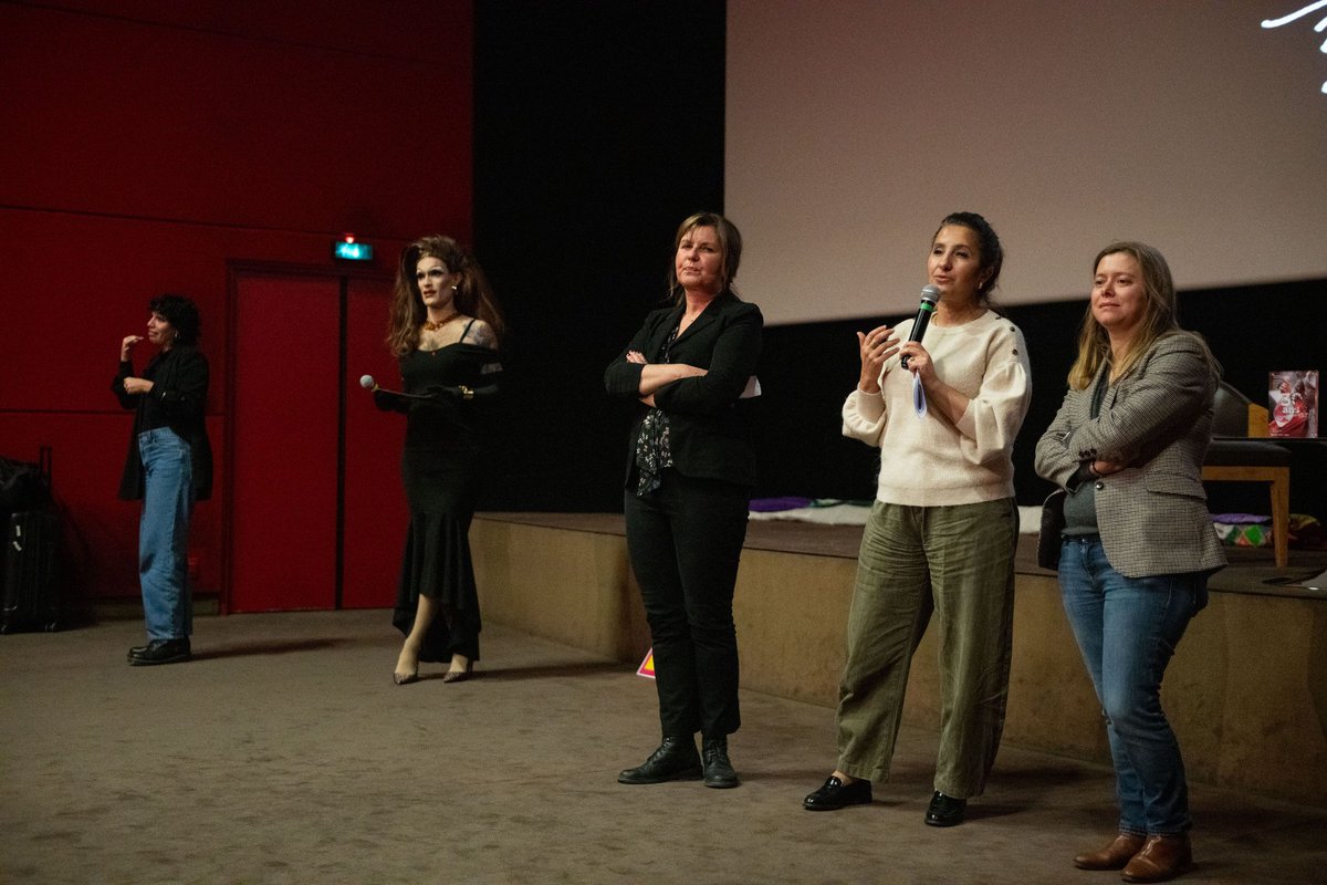 SylvieCarillon's tweet photo. À l'occasion de la #JMS, le @crips_idf a rendu hommage à l'opération "3000 scénarios contre un virus" qui mobilisait les lycéens autour du #vih.

Merci aux partenaires qui ont fait de cette soirée un moment engagé et émouvant, et @iledefrance et @MSDFrance pour leur soutien. https://t.co/Db0zvAWxxT