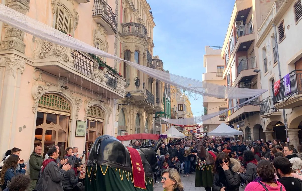📣El cap de setmana del 14 i 15 de desembre l’Arboç celebrarà la 812 edició de la Fira de Santa Llúcia.

arbocenc.cat/noticia/ca/761…

#AjuntamentlArboç #informació #Arboç #lArboç #SantaLlucia #Nadal #BaixPenedès