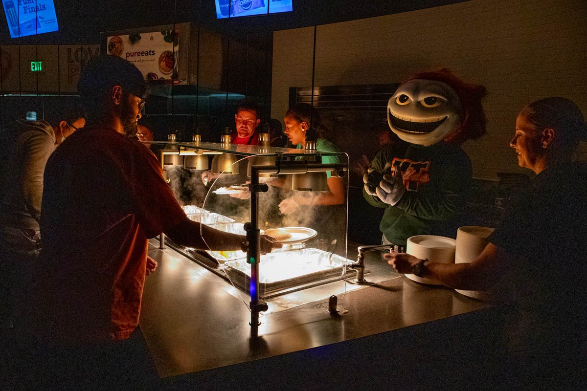 Thank you for spending your Wednesday night with us for Late Night Breakfast! 🥞🌃🍴 We had so much fun and hope you did too.

Good luck with your finals! 💪⭐️  

#utdallasdining #utdallas