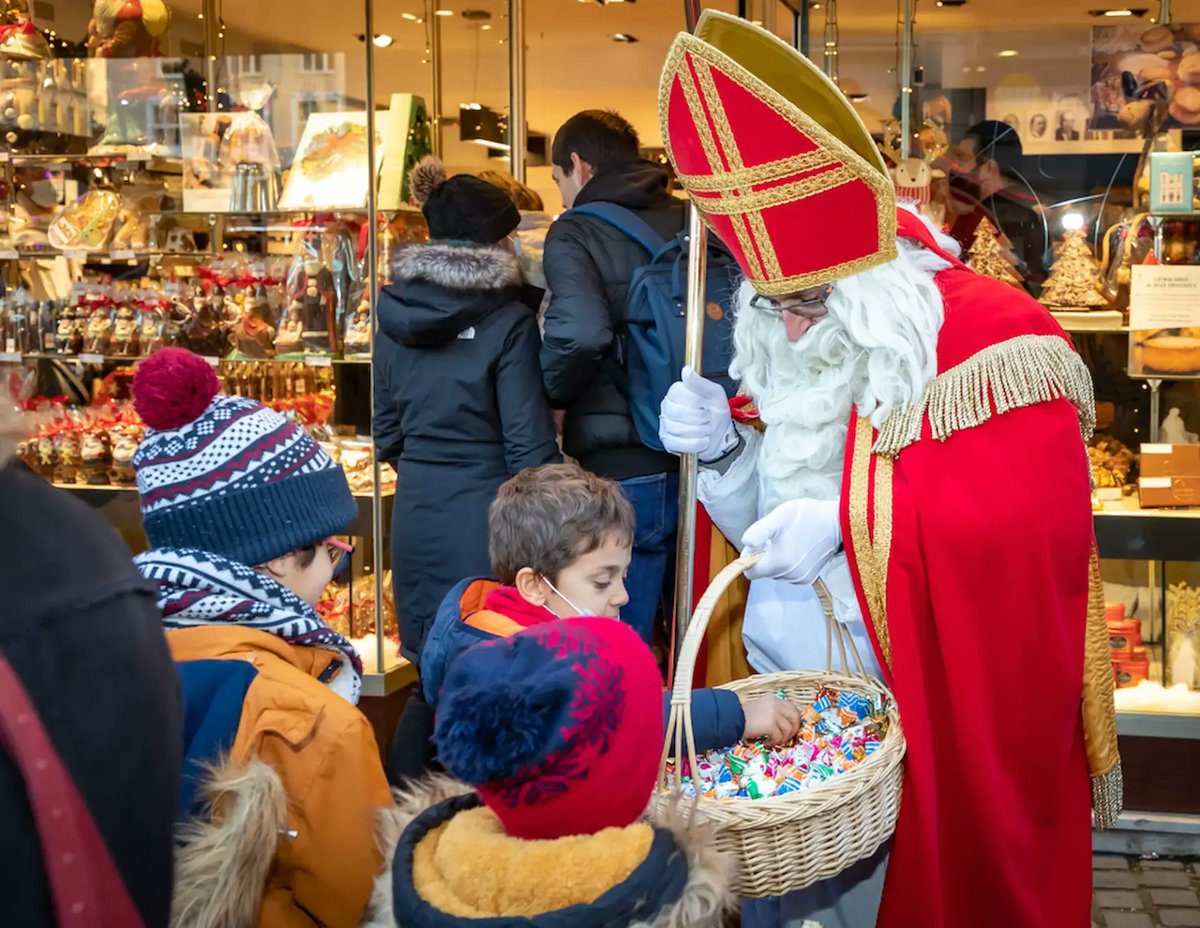 C'est une journée riche en animations ce vendredi au #marchédenoel d'#Amiens 🥳

De 14h à 18h rdv devant Trogneux pour rencontrer Saint Nicolas qui distribue des sucreries 🍭

Puis à 18h direction le Beffroi, pour assister au spectacle Dragon Time de la Compagnie EliXir 🐉