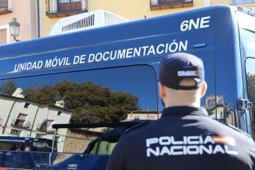 🚨Hoy estaremos a tu disposición para expedir tu #DNI de manera gratuita en #Valencia 

🕑De 9 a 17 h. en: 

🔹Paiporta: Pl. Major  
🔹Catarroja: 2 Unidades en Camí Real, 22
🔹Benetússer: Av. Camí Nou, 38 
🔹Pedralba: C/ Ismael Quiles s/n
🔹Albal: Pl. Ayuntamiento

#NoEstáisSolos